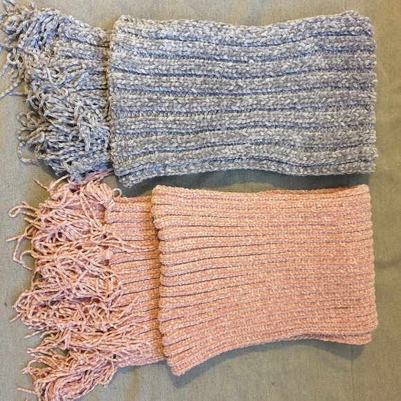 NWOT Grey and pink scarfs🧣 - Picture 1 of 1